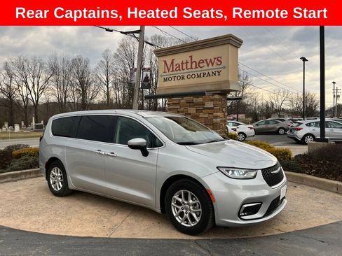 Used 2023 Chrysler Pacifica Touring-L image 1