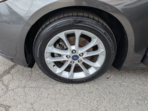 Used 2020 Ford Fusion SE FWD image 26