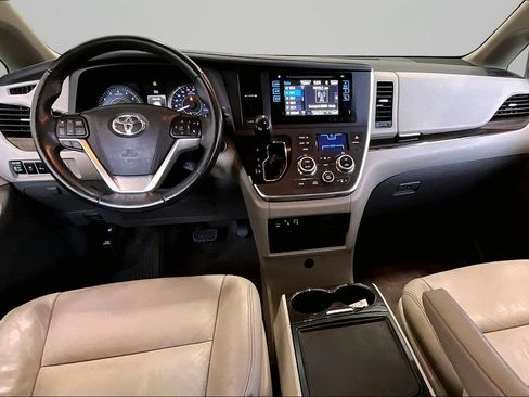 Used 2017 Toyota Sienna XLE w/ XLE Navigation Package FWD image 7