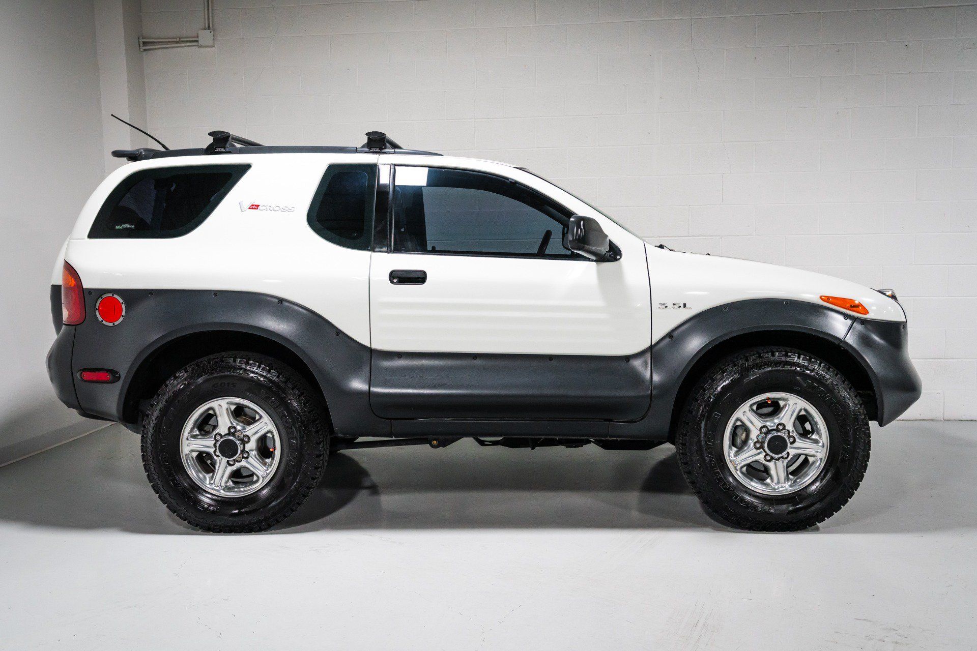 Used 1999 Isuzu VehiCROSS AWD/4WD image 2