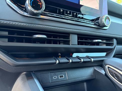 Used 2024 Chevrolet Colorado LT w/ LT Convenience Package image 4