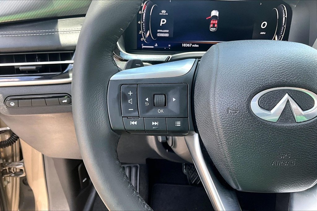 Used 2023 INFINITI QX60 Luxe w/ Performance Audio Package FWD image 11