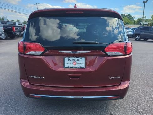 Used 2018 Chrysler Pacifica Limited FWD image 33