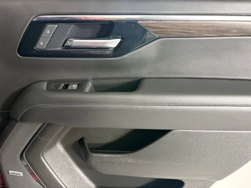 Used 2025 Chevrolet Tahoe Z71 w/ Comfort Package image 18