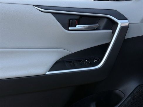 Used 2020 Toyota RAV4 XLE image 23