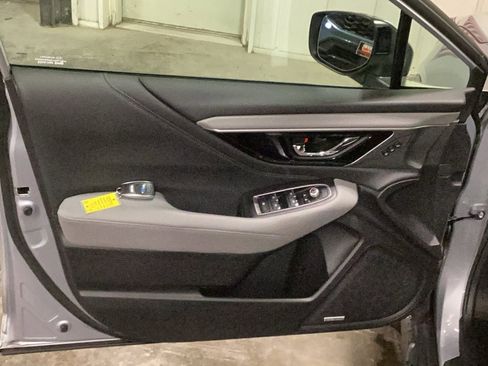 Used 2021 Subaru Outback Limited image 12