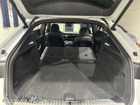 Used 2019 Audi Q8 Premium Plus w/ Premium Plus AWD/4WD image 11