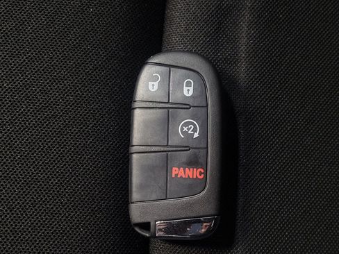 Used 2022 Jeep Renegade Latitude AWD/4WD image 32