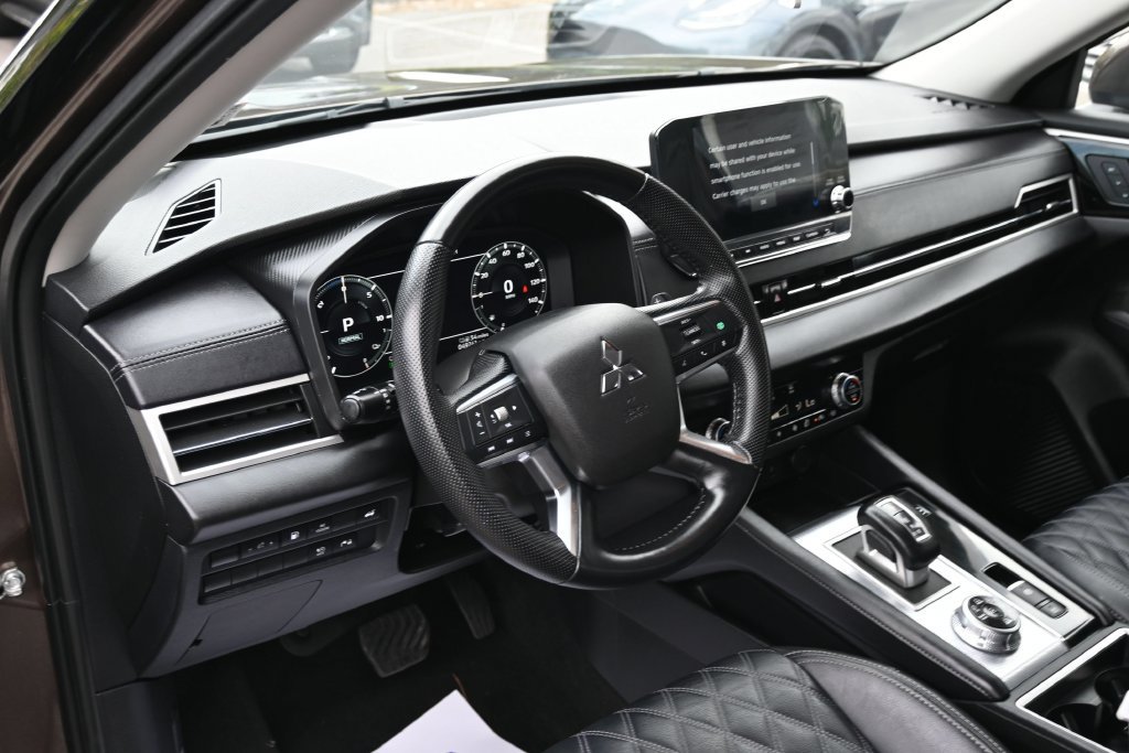 Used 2024 Mitsubishi Outlander SEL Black Edition AWD/4WD image 18