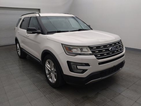Used 2017 Ford Explorer XLT w/ Equipment Group 201A FWD image 13