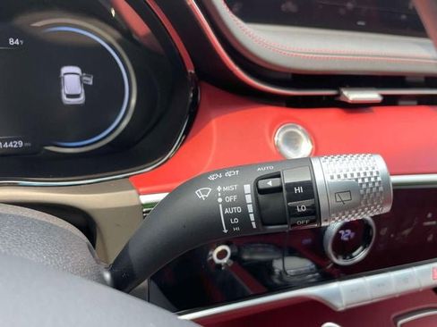 Used 2025 Genesis GV70 3.5T Sport w/ Sport Advanced Package image 27