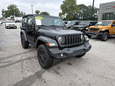 Used 2024 Jeep Wrangler Sport AWD/4WD image 4