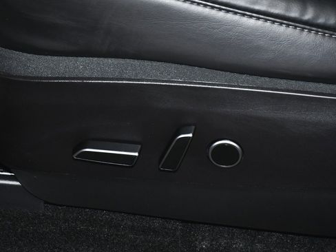 Used 2022 Tesla Model Y Long Range image 45