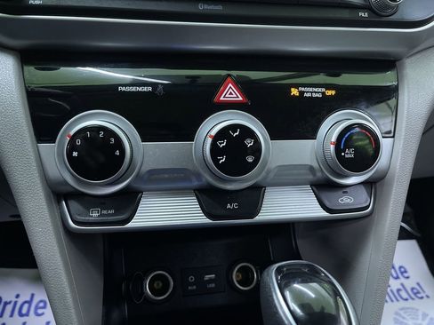 Used 2019 Hyundai Elantra SE image 22