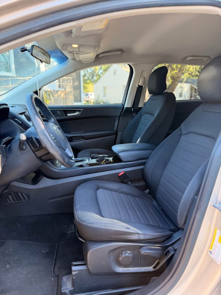 Used 2017 Ford Edge SE w/ Cargo Accessory Package AWD/4WD image 3