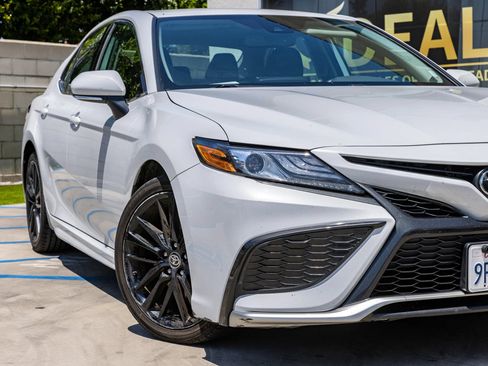 Used 2023 Toyota Camry XSE FWD image 3