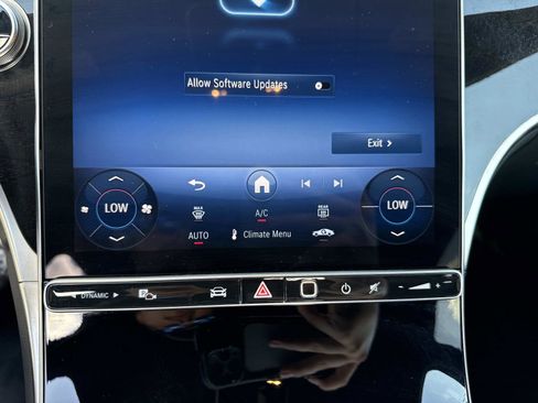 Used 2025 Mercedes-Benz GLC 300 image 27