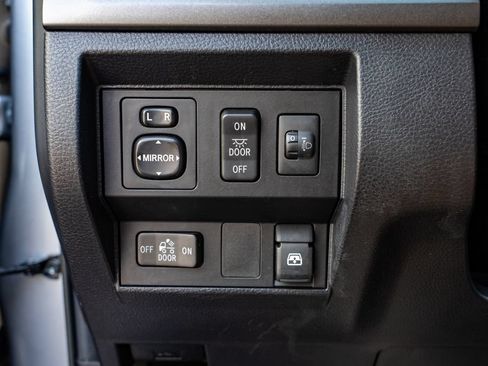 Used 2017 Toyota Tundra SR5 w/ TRD Off Road Package AWD/4WD image 21