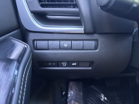 Used 2024 Nissan Rogue SV FWD image 23