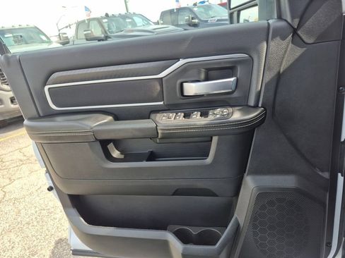 Used 2025 RAM 2500 Big Horn AWD/4WD image 17