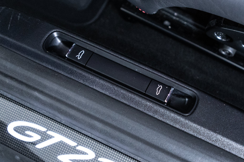 Certified 2018 Porsche 911 GT2 RS RWD image 44
