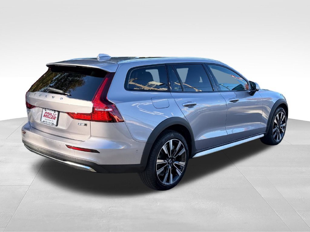 Used 2026 Volvo V60 B5 Cross Country Ultra w/ Climate Package AWD/4WD image 7