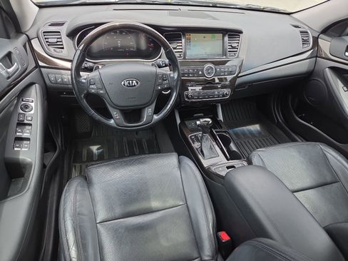 Used 2016 Kia Cadenza Premium w/ Technology Package FWD image 10