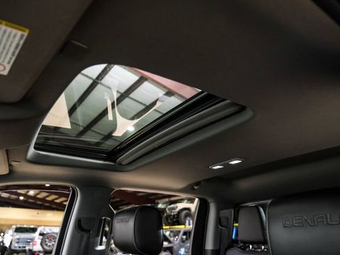 Used 2021 GMC Sierra 2500 Denali w/ Denali Ultimate Package image 14