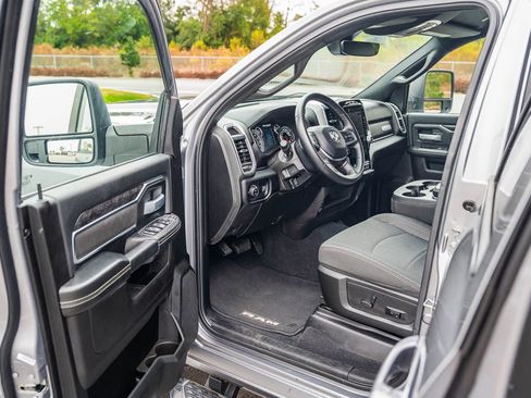 Used 2024 RAM 2500 Big Horn w/ Sport Appearance Package image 16