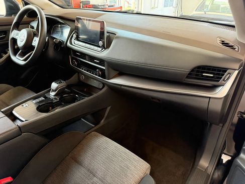 Used 2023 Nissan Rogue SV FWD image 19