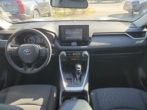 Used 2020 Toyota RAV4 XLE image 18