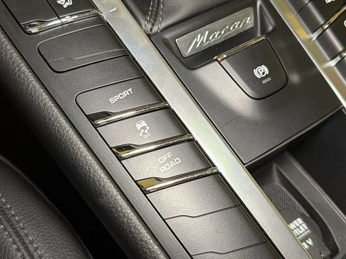 Used 2019 Porsche Macan AWD/4WD image 27