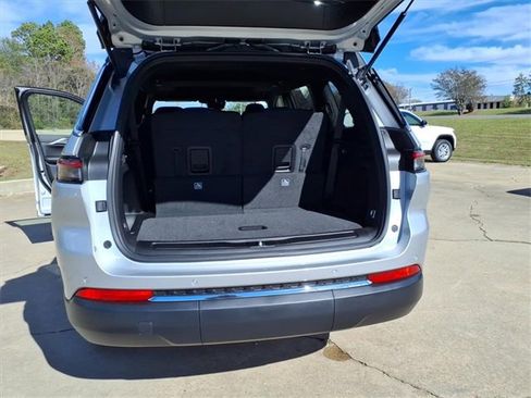 New 2025 Jeep Grand Cherokee L Laredo image 17