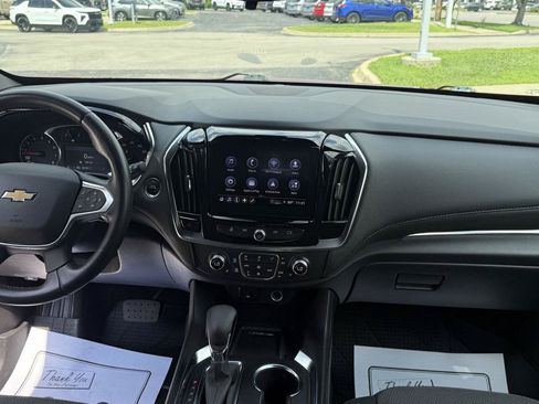 Used 2022 Chevrolet Traverse LT FWD image 25