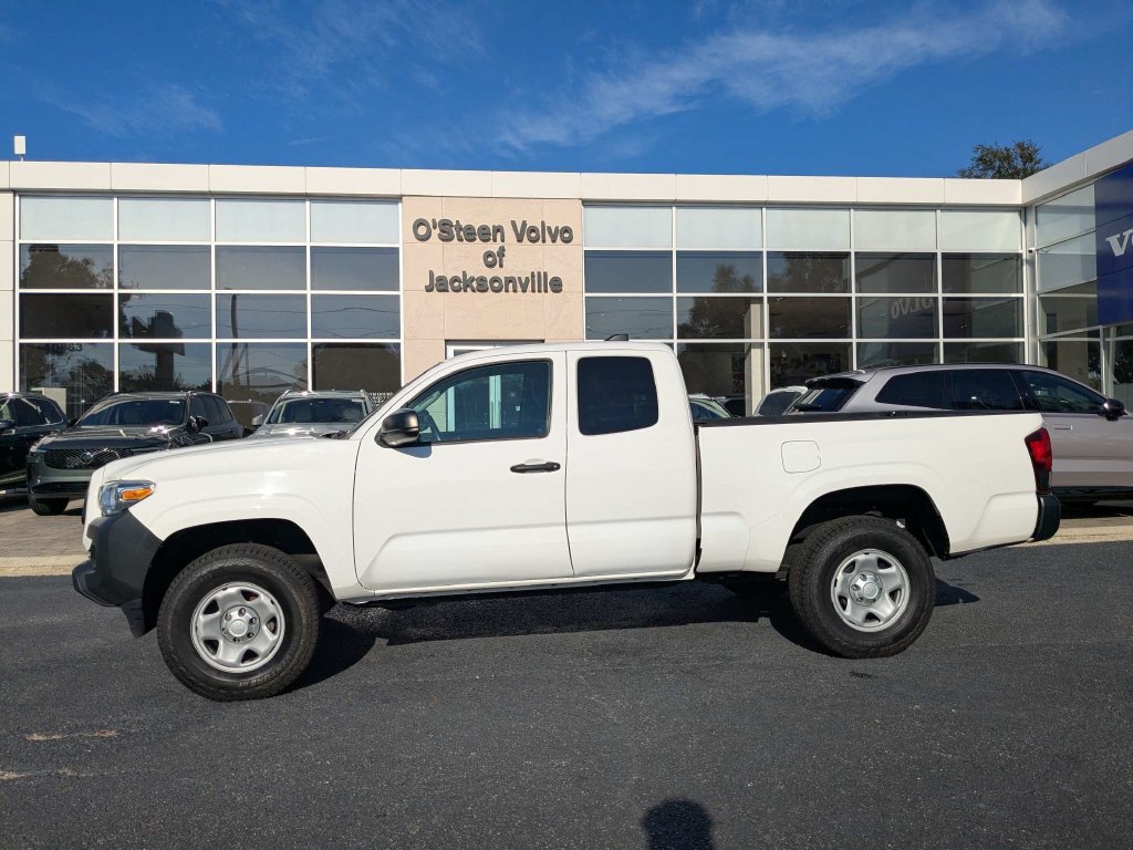 Used 2022 Toyota Tacoma SR RWD image 3