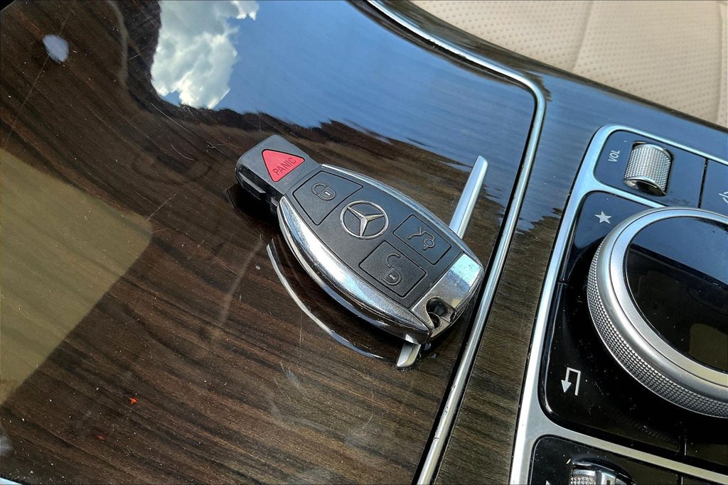 Used 2019 Mercedes-Benz GLC 300 w/ Premium Package image 27