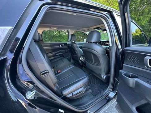 Used 2022 Kia Sorento S w/ Panoramic Sunroof Package FWD image 17