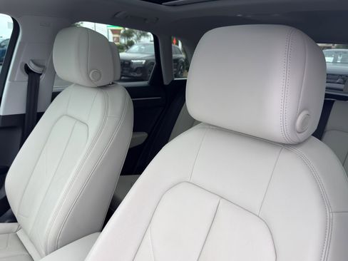 Used 2019 Audi Q3 2.0T Premium w/ Convenience Package AWD/4WD image 9