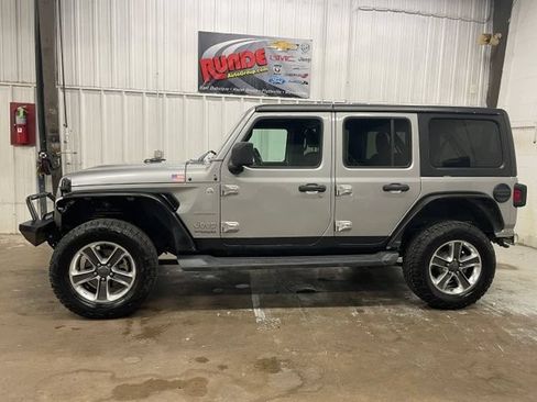 Used 2019 Jeep Wrangler Unlimited Sahara AWD/4WD image 5
