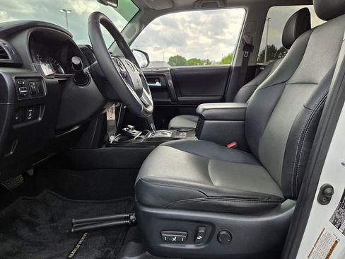 Used 2019 Toyota 4Runner SR5 Premium AWD/4WD image 4