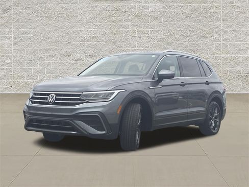 Certified 2024 Volkswagen Tiguan SE AWD/4WD image 3