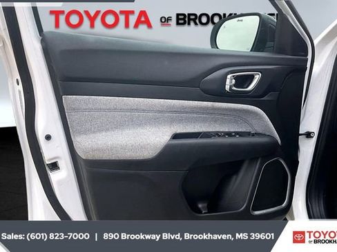 Used 2024 Jeep Compass Latitude image 17