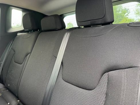 Used 2018 Jeep Renegade Altitude AWD/4WD image 10