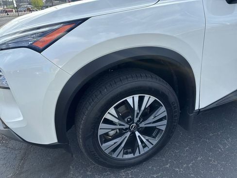 Used 2023 Nissan Rogue SV w/ SV Premium B Package image 10