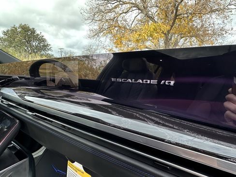 New 2025 Cadillac Escalade IQ Sport 1 w/ LPO, ONYX Package image 18