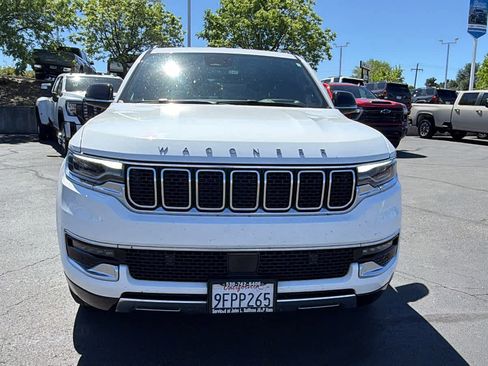 Used 2023 Jeep Wagoneer Series III w/ Preferred Equipment Group AWD/4WD image 2