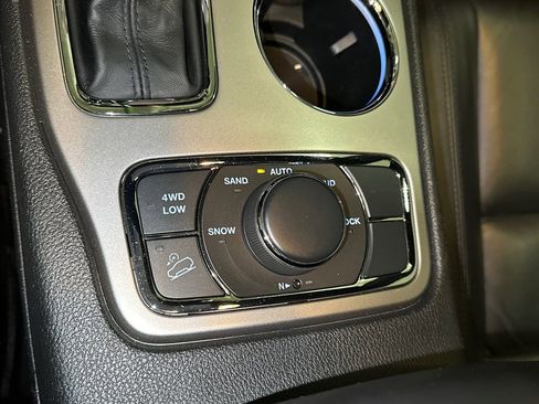 Used 2019 Jeep Grand Cherokee Limited image 31