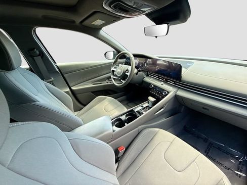 Certified 2025 Hyundai Elantra SEL FWD image 26