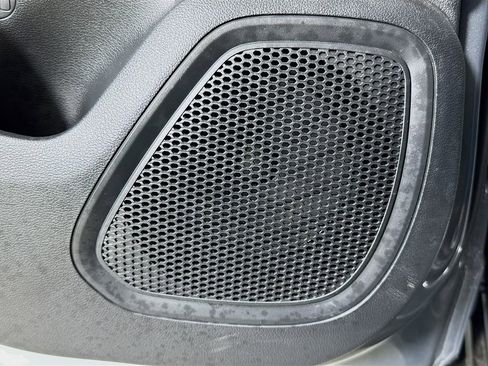 Used 2024 Hyundai Venue SEL image 24