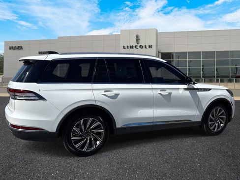New 2026 Lincoln Aviator 2WD image 3